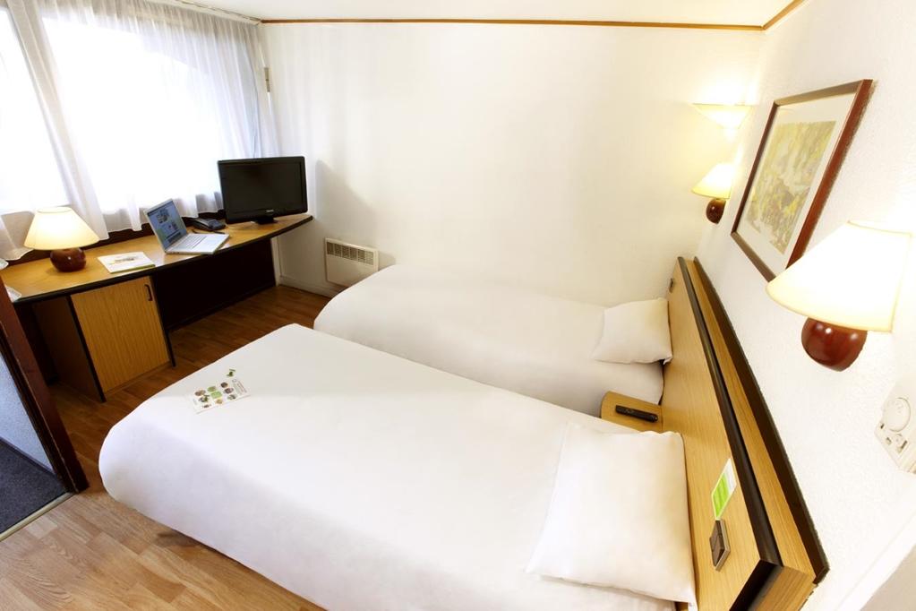 Hotel Campanile Manosque Habitación foto
