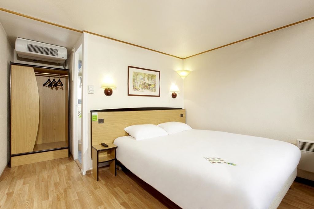 Hotel Campanile Manosque Habitación foto
