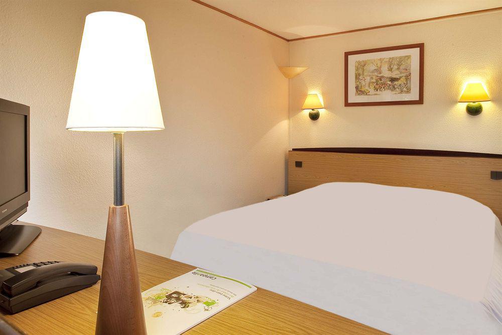 Hotel Campanile Manosque Habitación foto